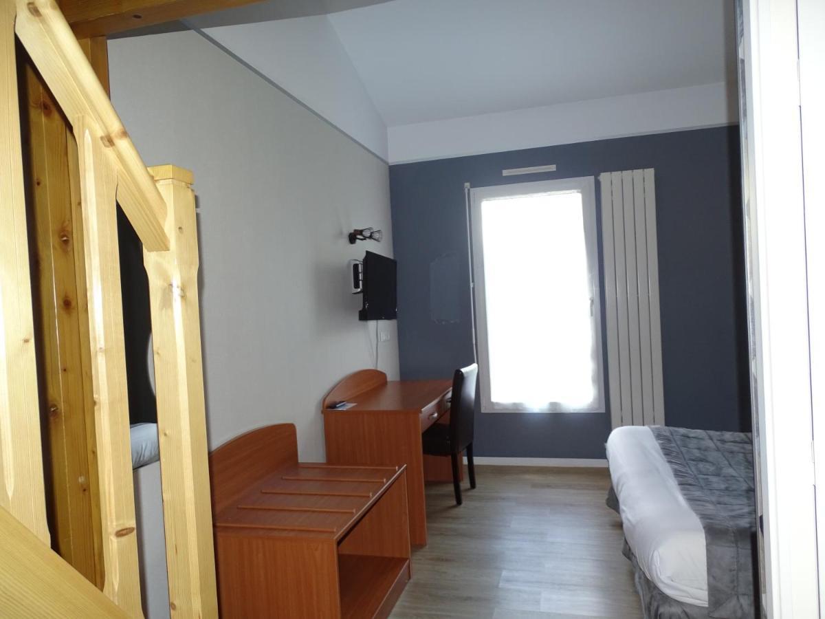 Hotel Les 3 Marchands Bressuire Buitenkant foto