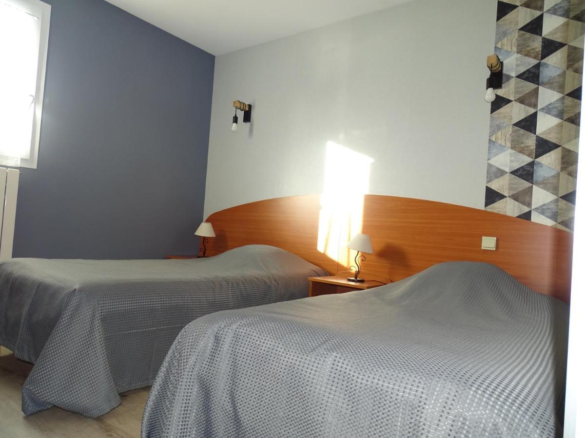 Hotel Les 3 Marchands Bressuire Buitenkant foto